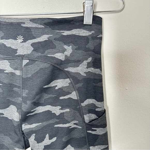 Athleta Ultimate Stash Pocket Black Camo Lightning 7/8 Tights Size Medium - Picture 5 of 10